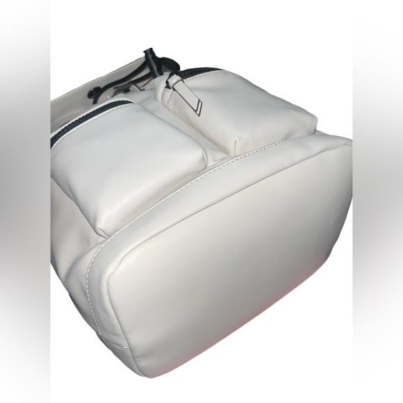 DKNY DAMIAN Drawstring snap closure BACKPACK in Pearl/Off white🔥 NWT - Picture 10 of 12